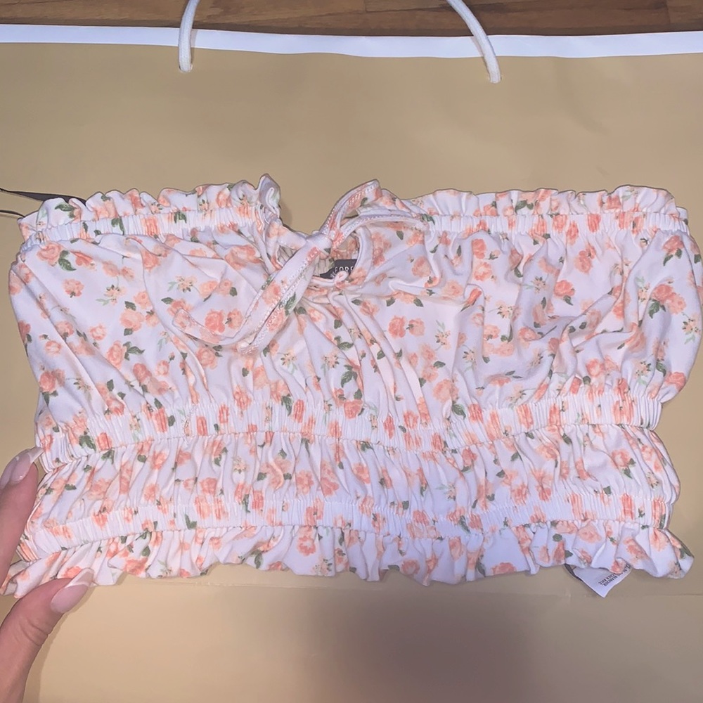 This F21 flower bandeau is great for day or night.